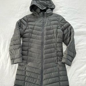 Patagonia Women's Silent Down Parka size Medium EUC in Forge Grey